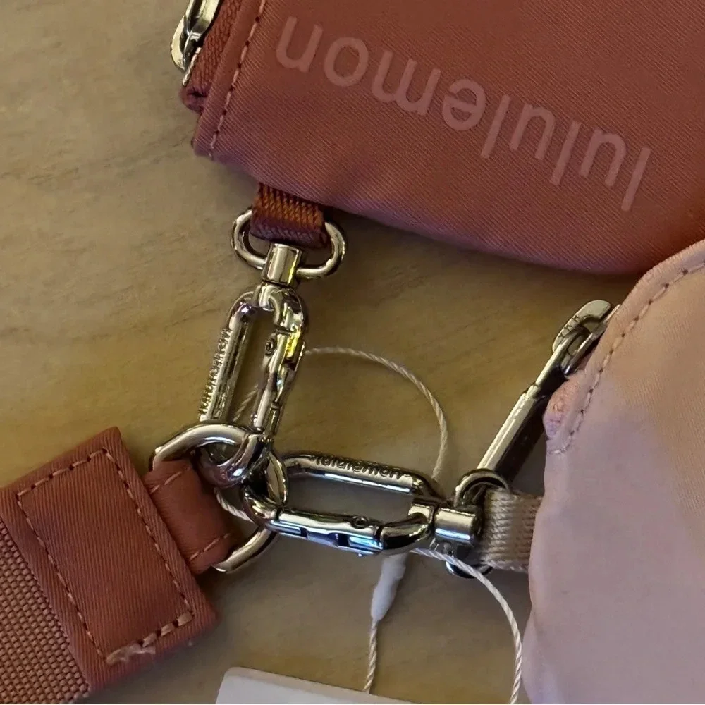 NWT - Lululemon Dual Pouch Wristlet Pink and Blush with Logo and Keychain Strap - Picture 5 of 12